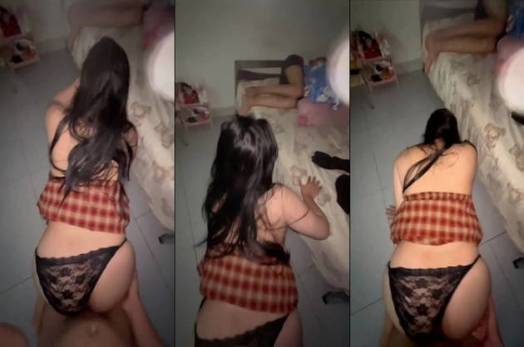 Sang nhà bạn nhậu rồi nhậu luôn vợ bạn dưới sàn lúc nó ngủ say trên giường